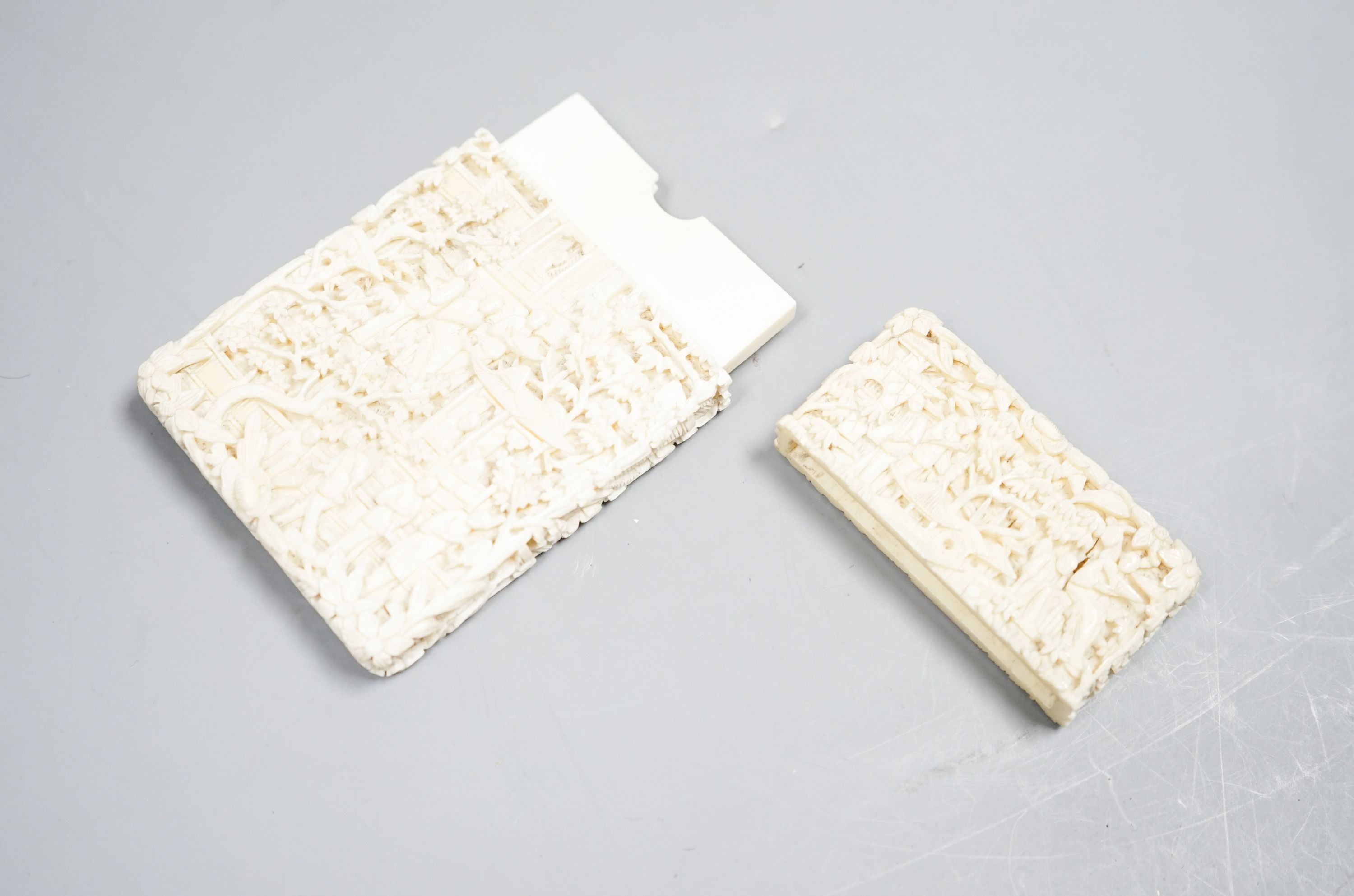 A 19th century Chinese export ivory card case, 10.5cm